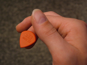 How to Hold a Guitar Pick & Best Guitar Picks 